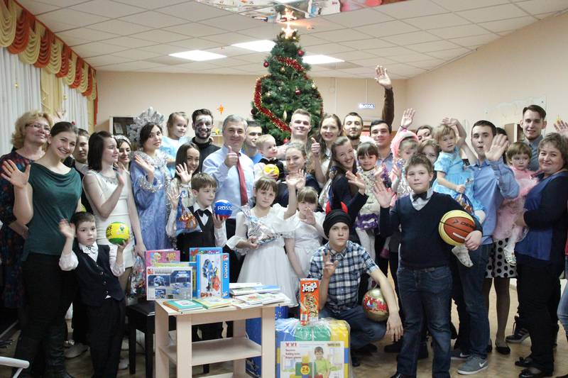 27 декабря ректор ВлГУ Анзор Саралидзе поздравил ребят из стационарного отделения Владимирского социально-реабилитационного центра для несовершеннолетних с наступающим Новым годом