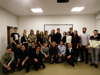 Тематическую игру эрудитов в честь 25-летия Конституции Российской Федерации "Конституция - это МЫ!"